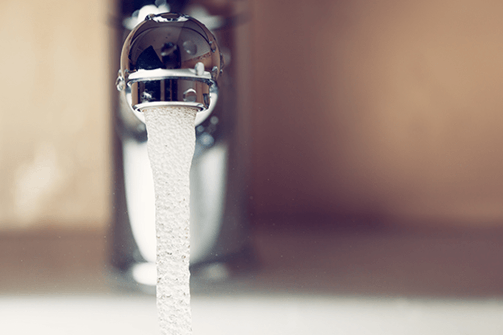 מה קורה עם המים שלכם לפני שהם מגיעים לברז?